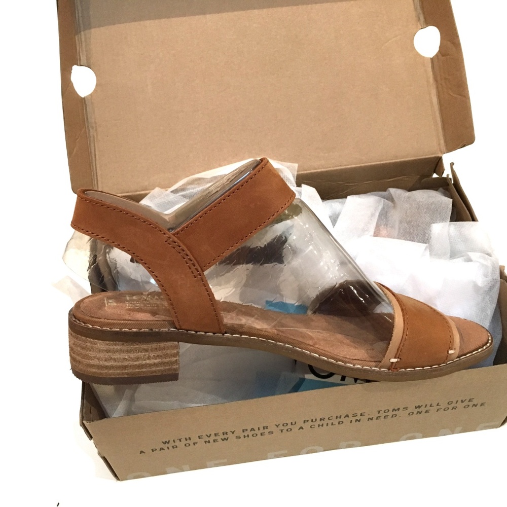 Toms sandals - Tan Leather - Size 8 NWT in box